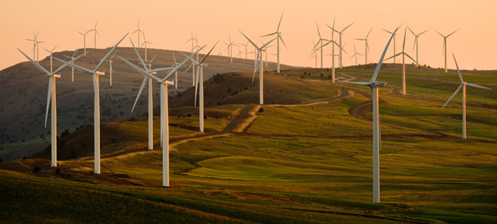 La energía eólica se obtiene al explotar la fuerza del viento y transformarla en electricidad